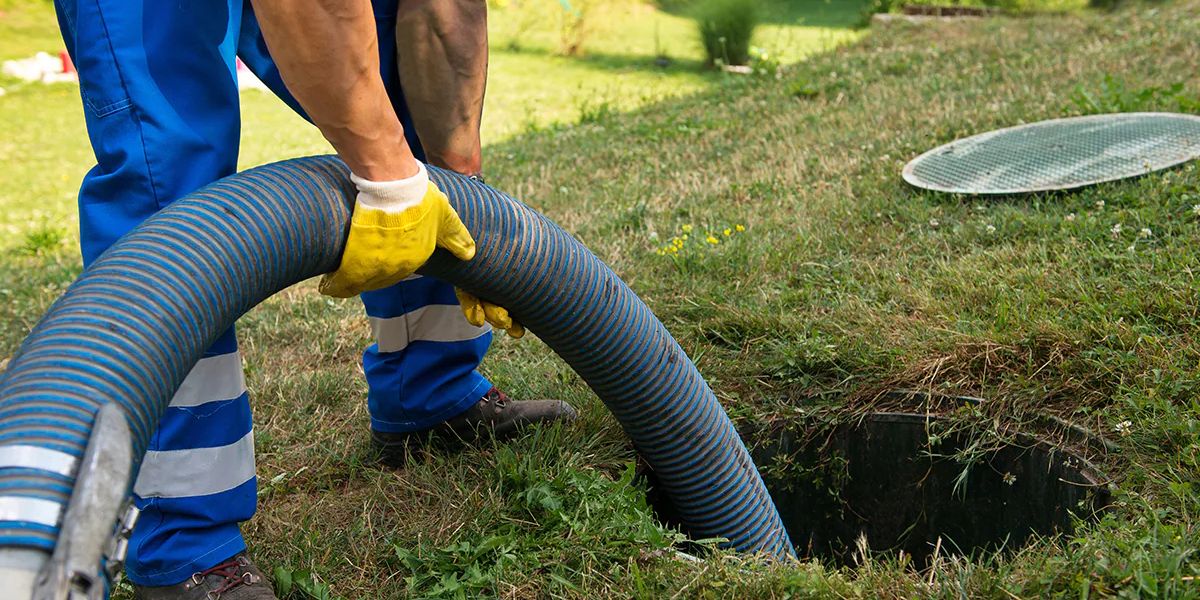 how much does it cost to pump a septic tank